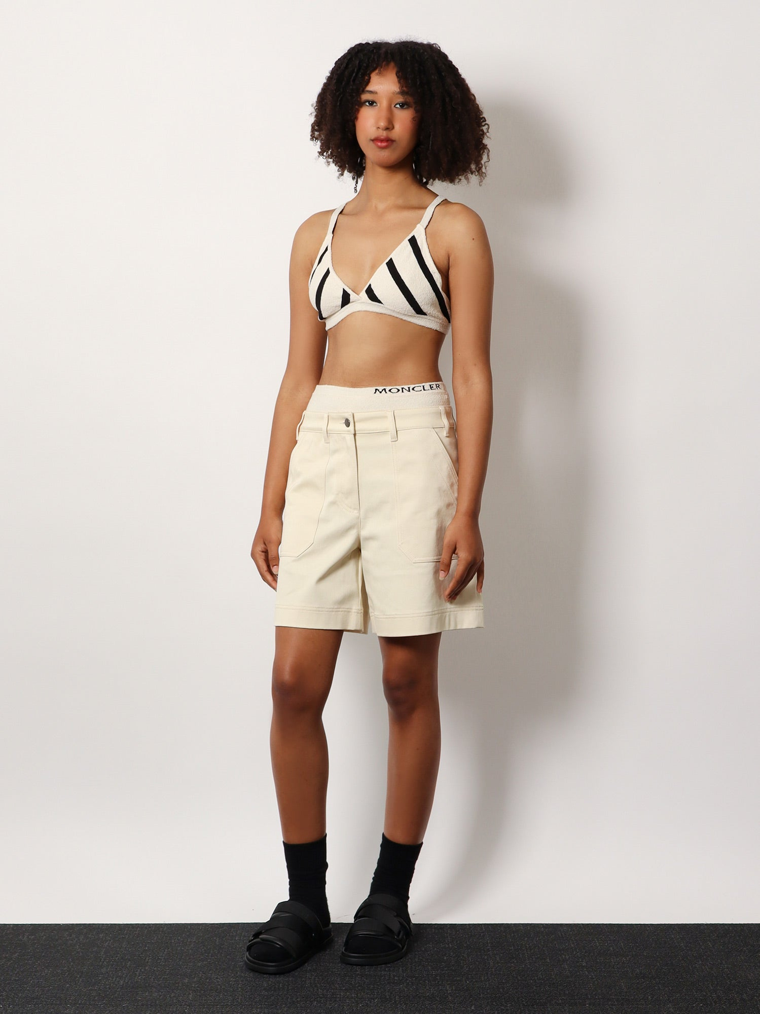 [Moncler] Shorts SS25 0932B0000359858_20N