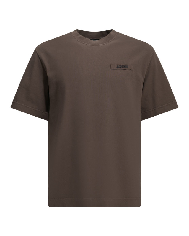 [JACQUEMUS] T-shirts Short Sleeve FW26 TSM00133AJ00226BROWN