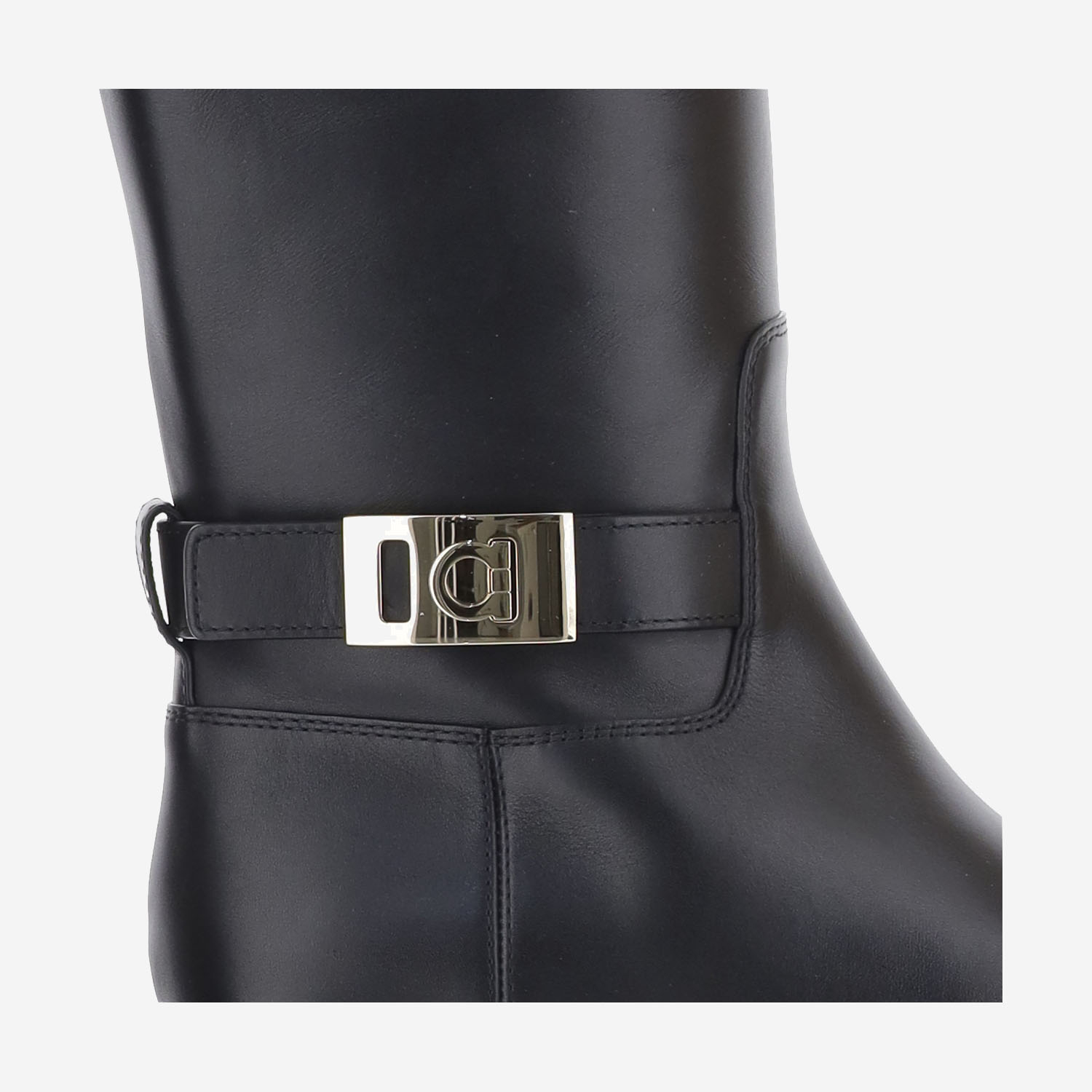 [Salvatore Ferragamo] Ankle Boots FW26 01K228001