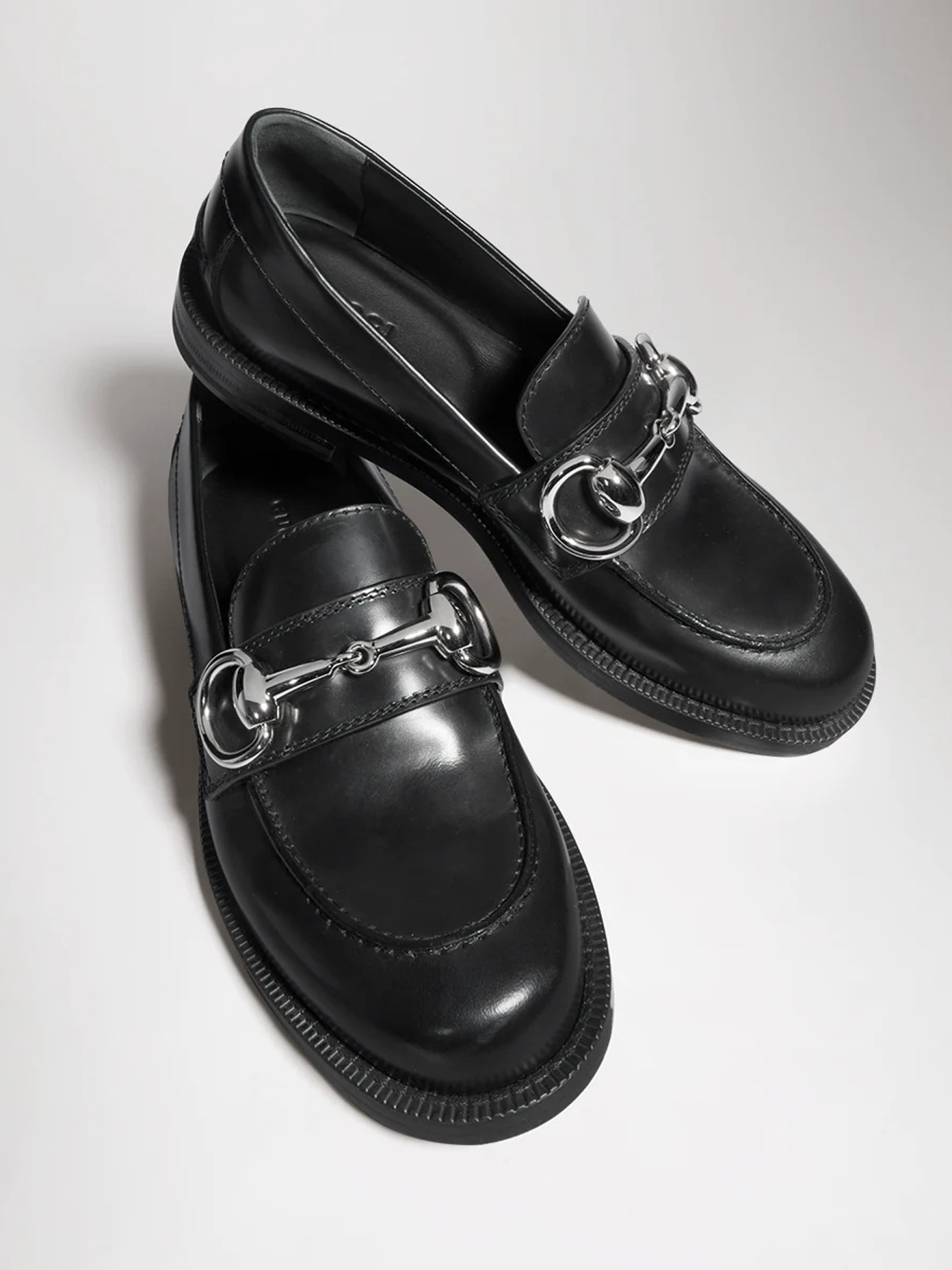[Gucci] Flat shoes FW26 875322AAF3Q1000