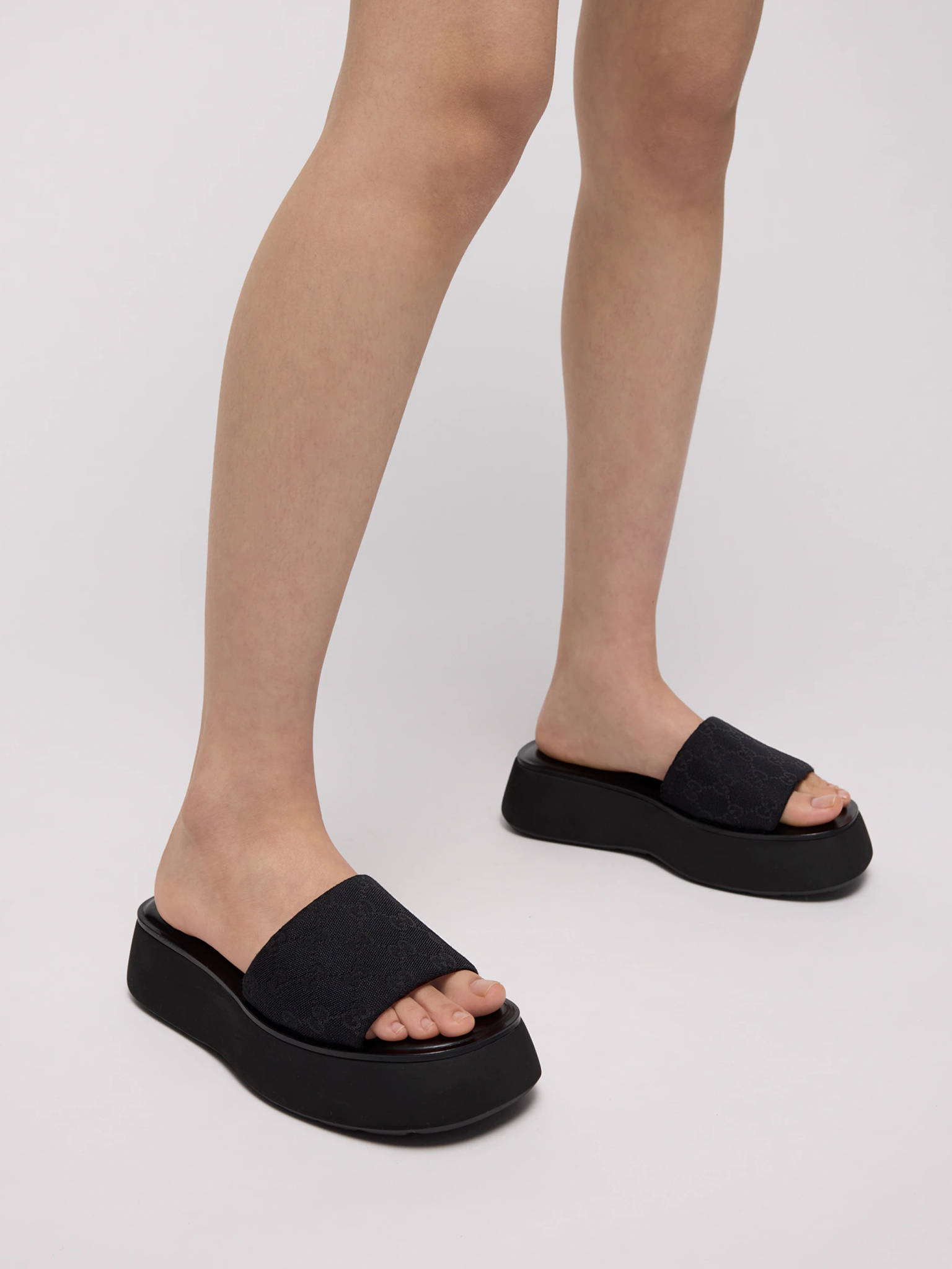 [Gucci] Sandals FW26 A0034RFAFUW1000