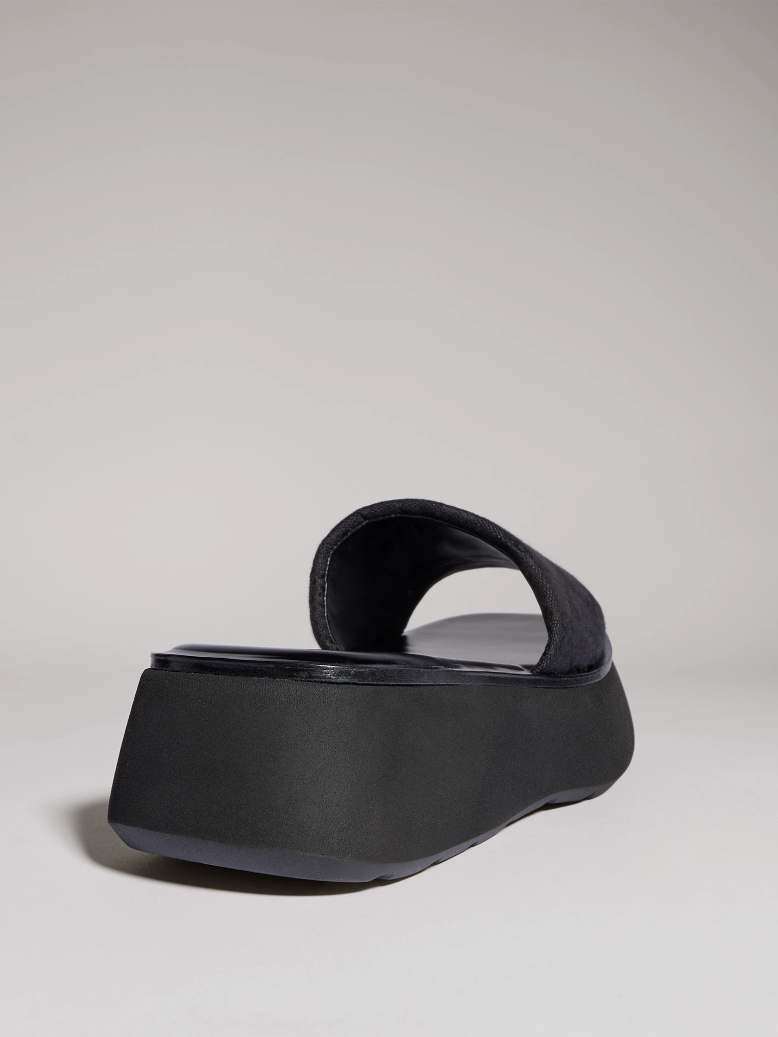 [Gucci] Sandals FW26 A0034RFAFUW1000