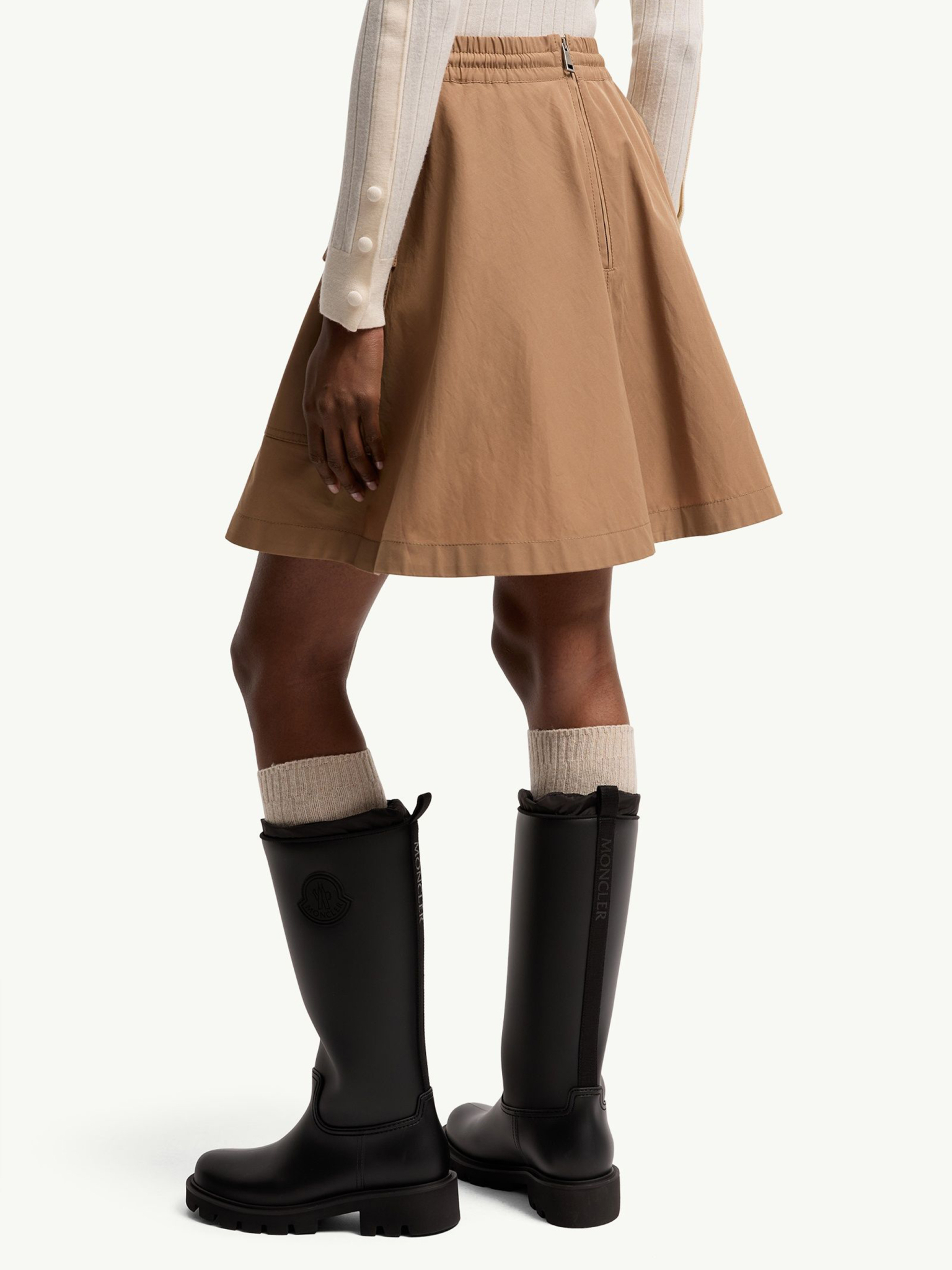 [Moncler] Mini skirt FW26 L20932D00024599MD24N