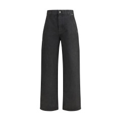 Baggy Jeans with a decorative single belt detail