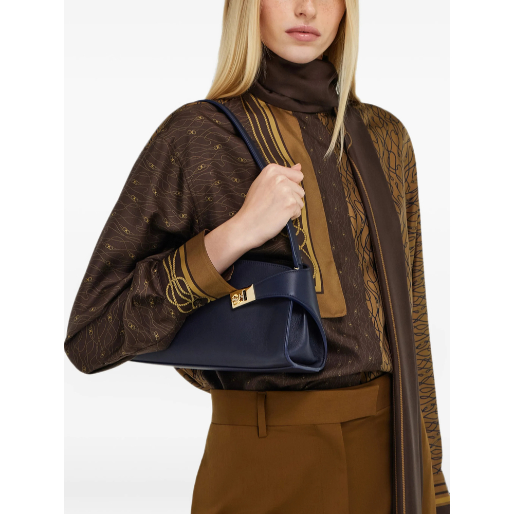 [Ferragamo] Shoulder bag FW26 21A712 0798503 NATMO