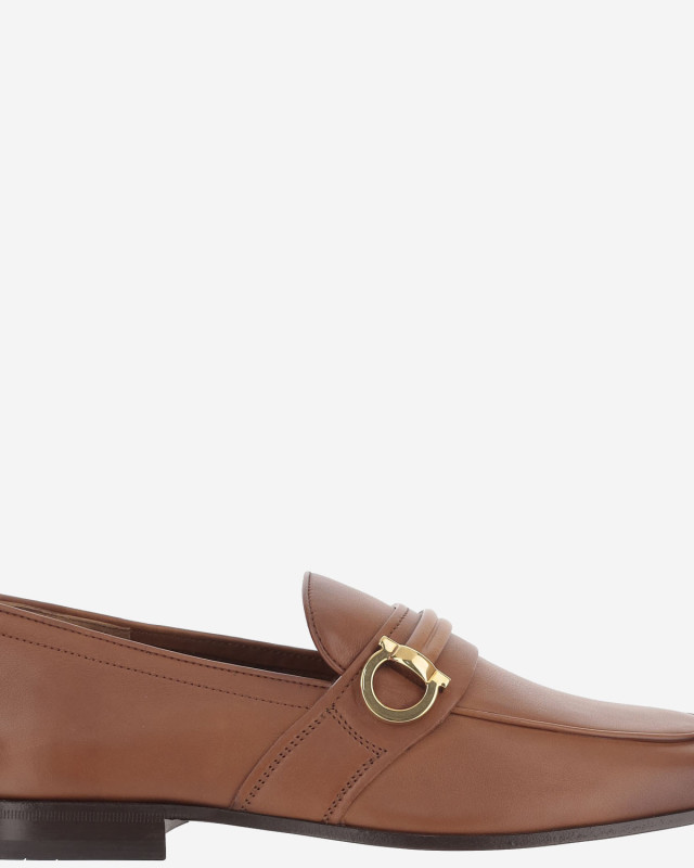 [Salvatore Ferragamo] Loafer FW26 02A942002