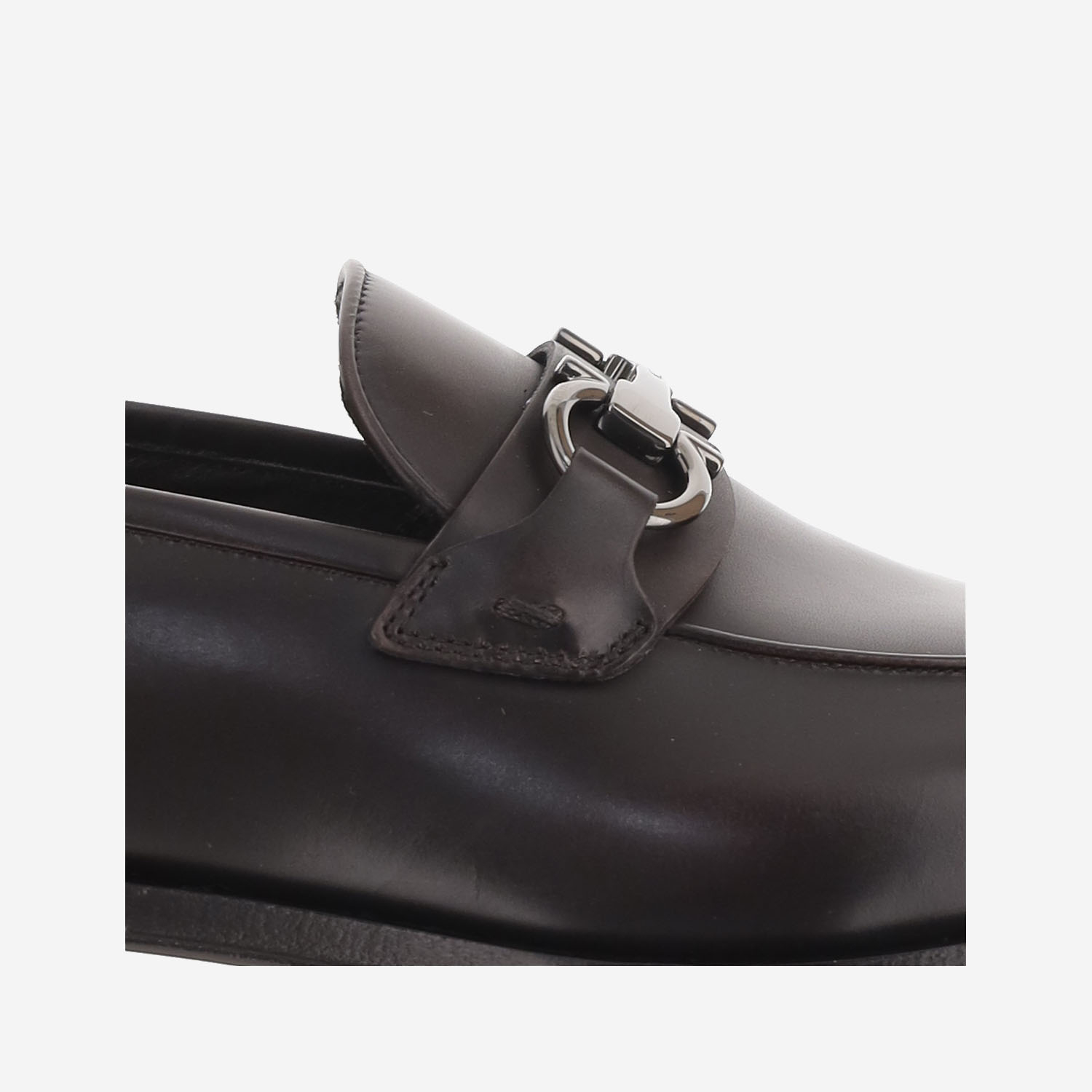 [Salvatore Ferragamo] Loafer FW26 02A384001
