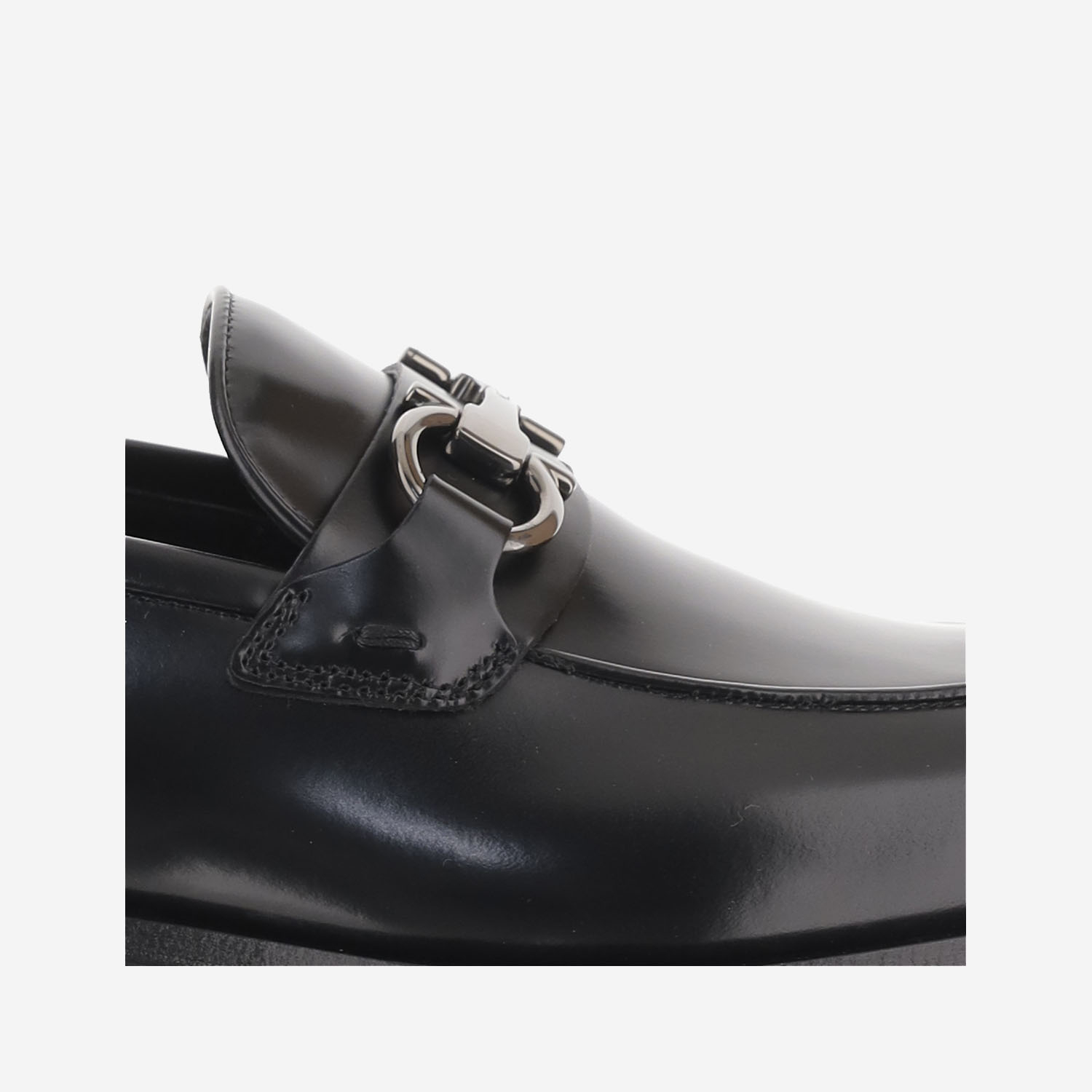 [Salvatore Ferragamo] Loafer FW26 02A384005