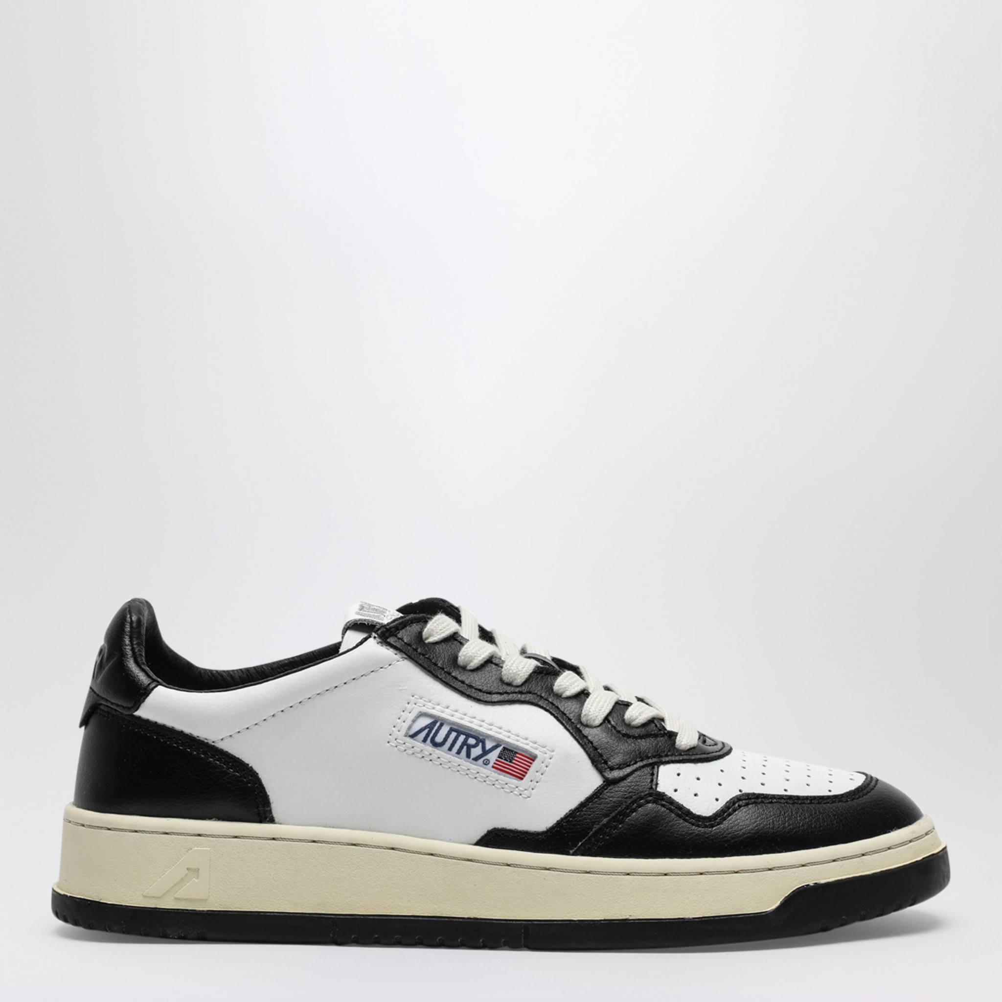 [AUTRY] Sneakers FW26 AULMWB01