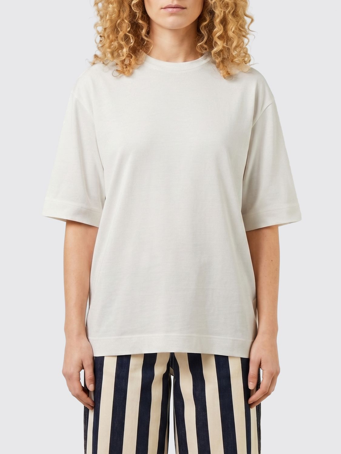 [JACQUEMUS] T-shirts Short Sleeve SS26 26ETSW00588AJ00254 100