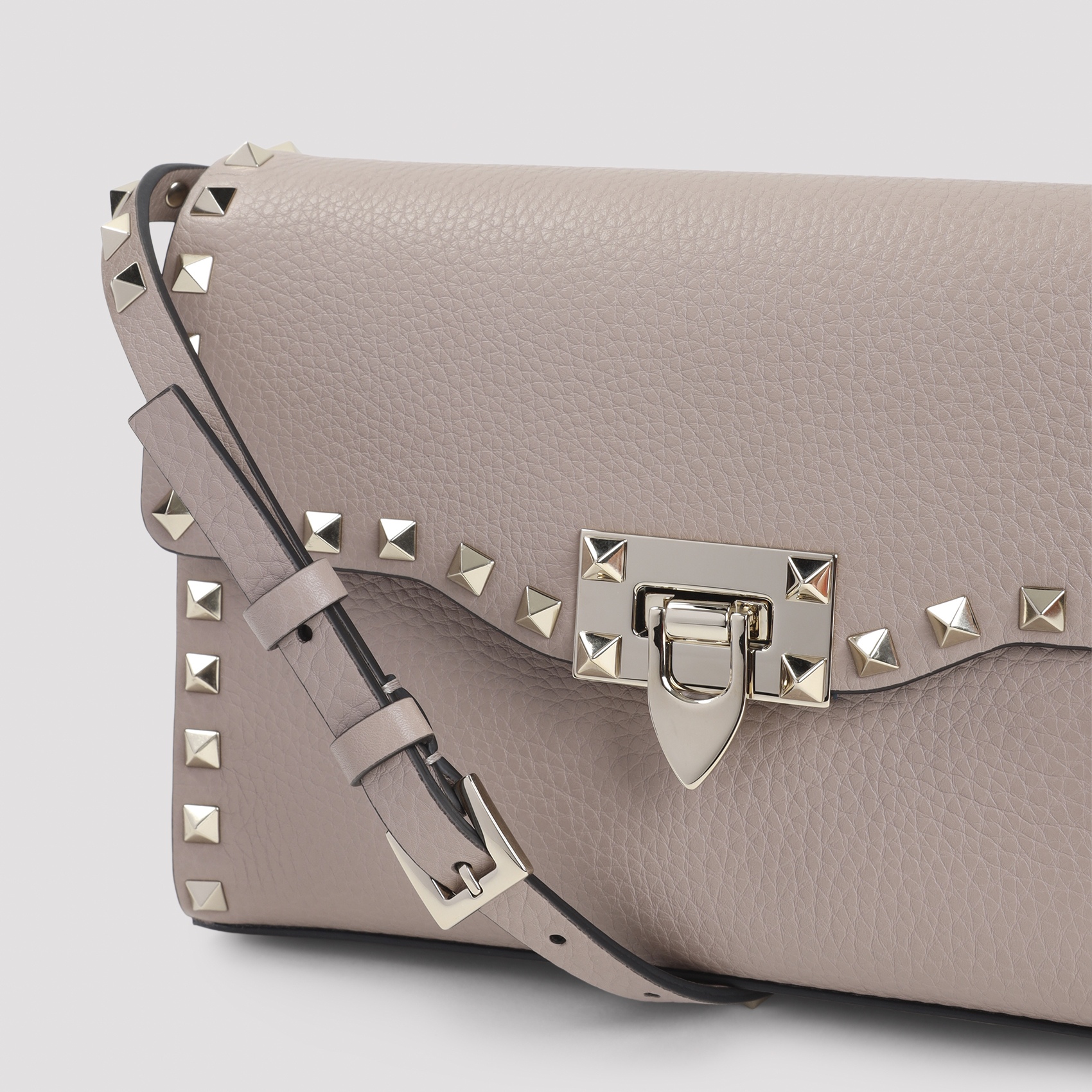 [Valentino Garavani] Shoulder bag FW26 ZW2B0181VSF