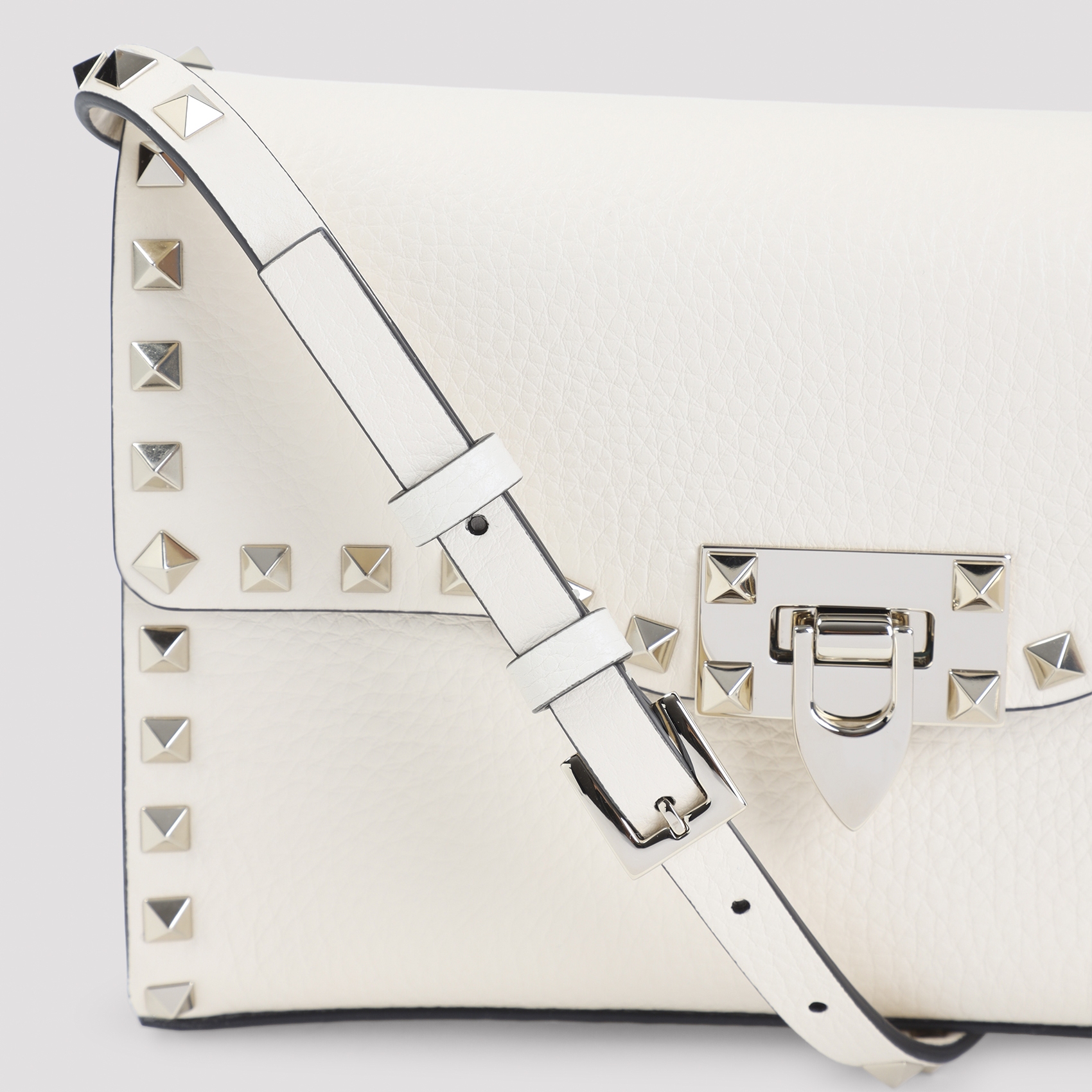 [Valentino Garavani] Shoulder bag FW26 ZW2B0181VSF