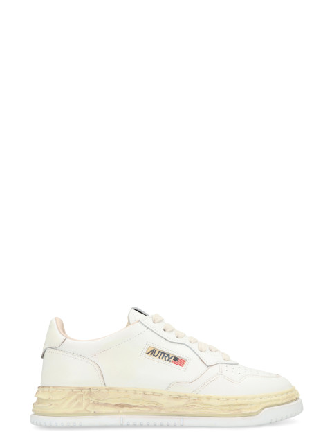 Medalist low-top sneakers