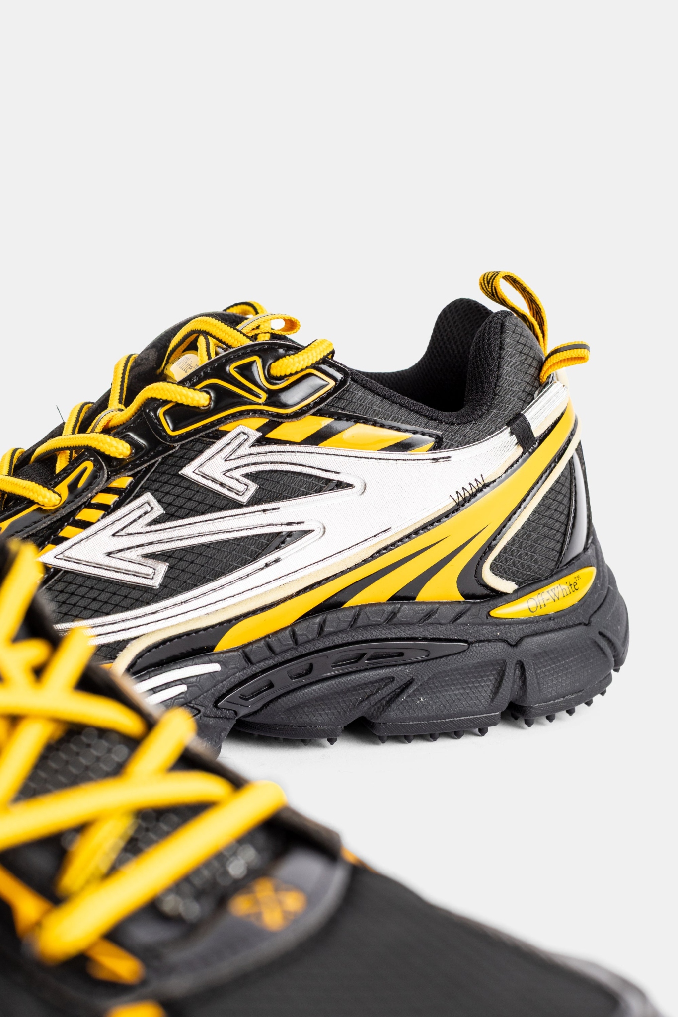 [Off-White] Sneakers FW26 OF05751001