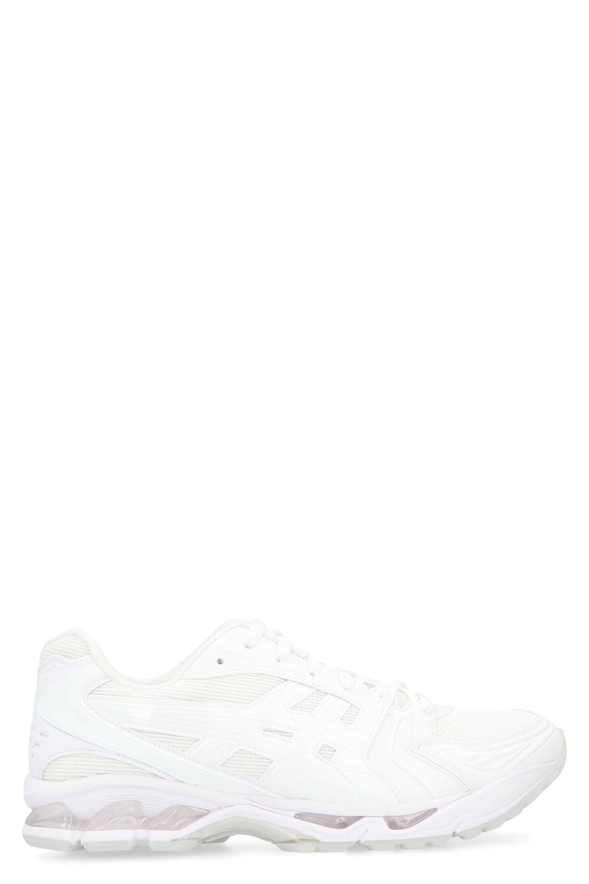 Low-top sneakers made of leather and fabric.
