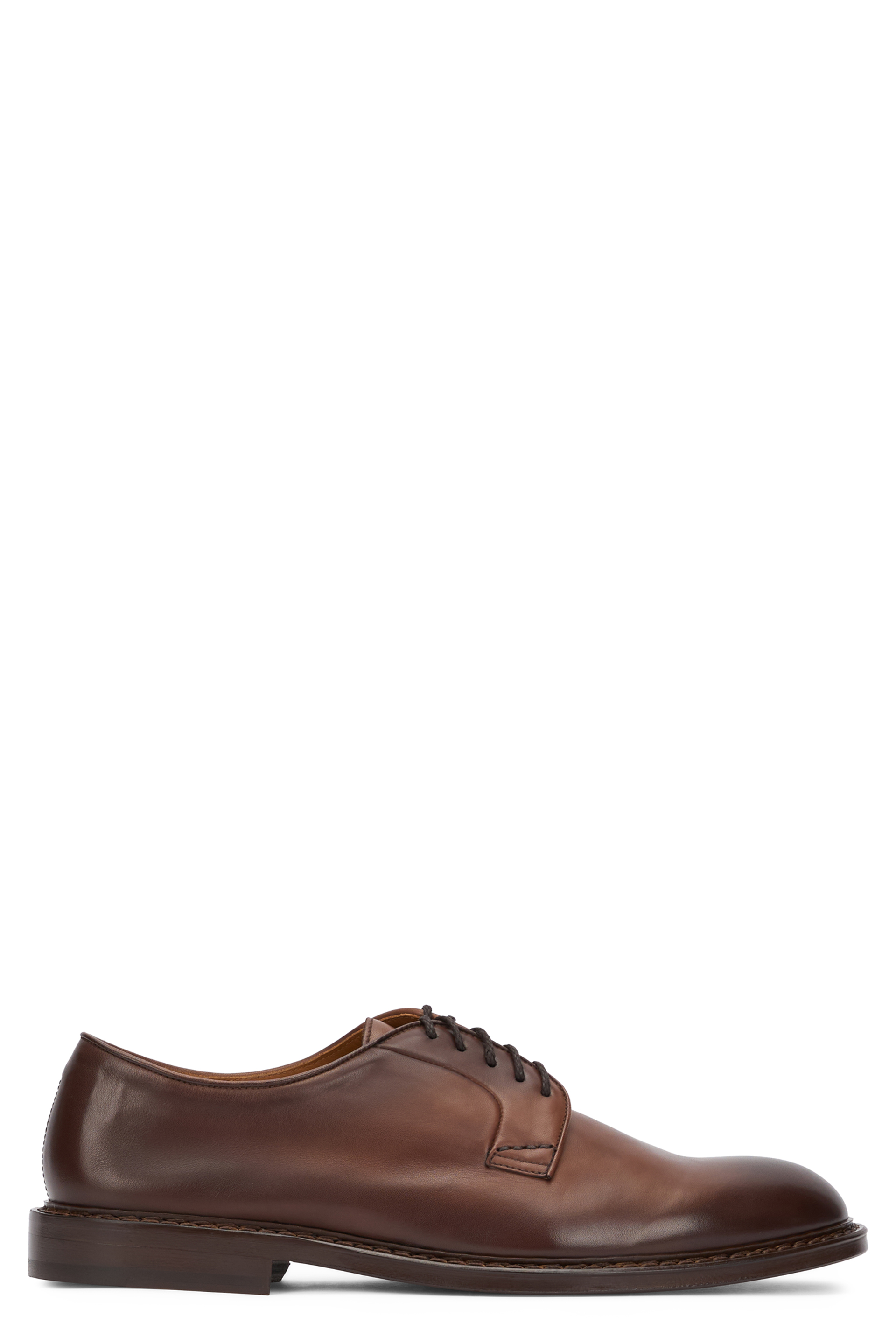 Laced leather shoes
