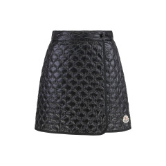 Padded mini skirt with quilted pattern.