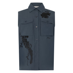 Sleeveless shirt with embroidery