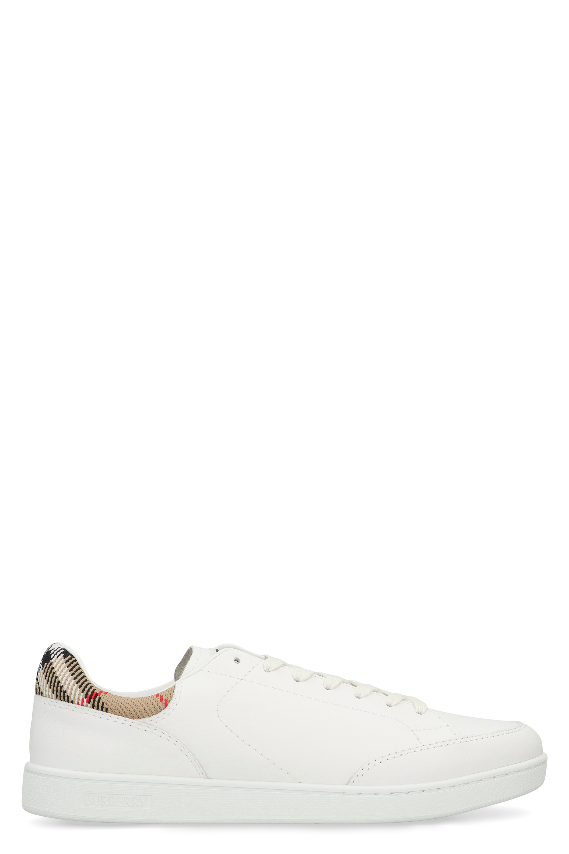 Sneakers set in leather