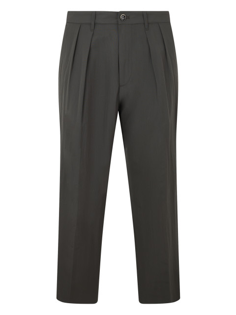 Trousers with pleats