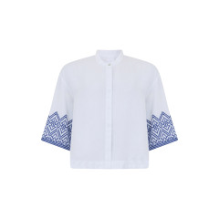 Linen shirt with three-quarter sleeves