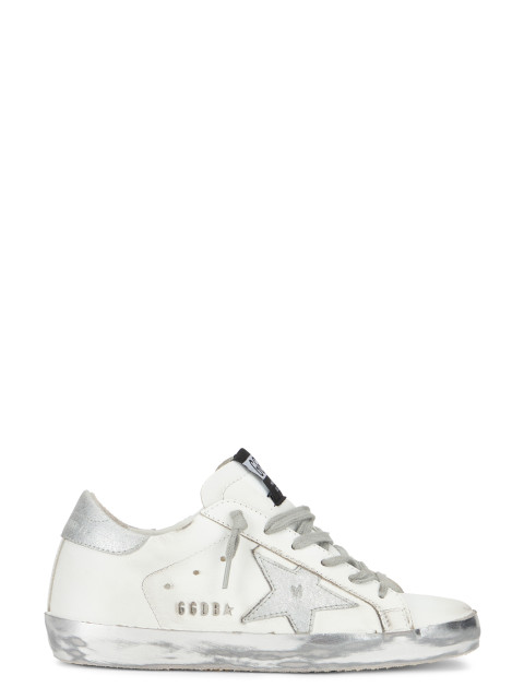 Classic sneakers with distinctive details