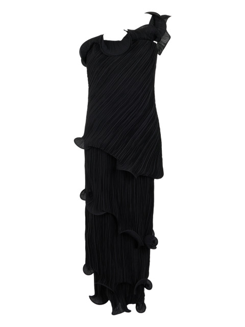 Long asymmetric dress with one shoulder uncovered